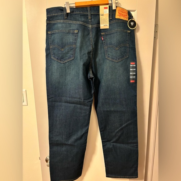 Men’s Levi’s 541 Athletic Fit Jeans - Picture 2 of 4
